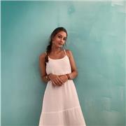 Soy una chica muy atenta que se preocupa en adaptar cada clase a las necesidades y contenidos requeridos por cada niño